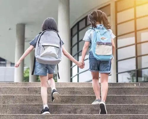 卡通书包适合孩子吗？卡通与实用如何兼顾